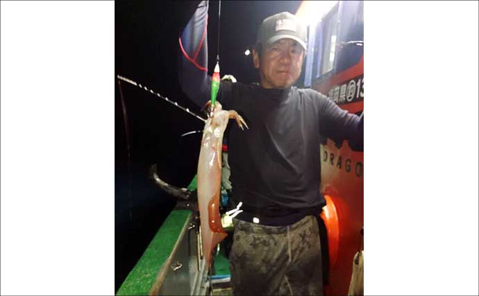【沖釣り釣果速報】玄界灘の夜焚きイカ船でケンサキイカ釣る人200尾達成！（福岡）