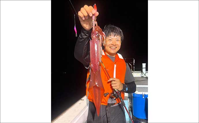 【沖釣り釣果速報】玄界灘の夜焚きイカ船でケンサキイカ釣る人200尾達成！（福岡）