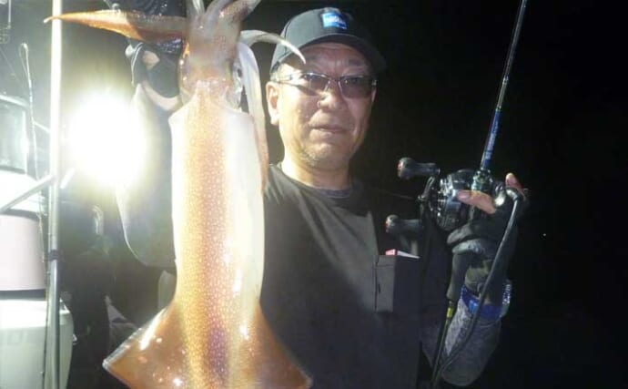 【沖釣り釣果速報】玄界灘の夜焚きイカ船で釣る人ケンサキイカ116尾！大剣サイズも登場（福岡）