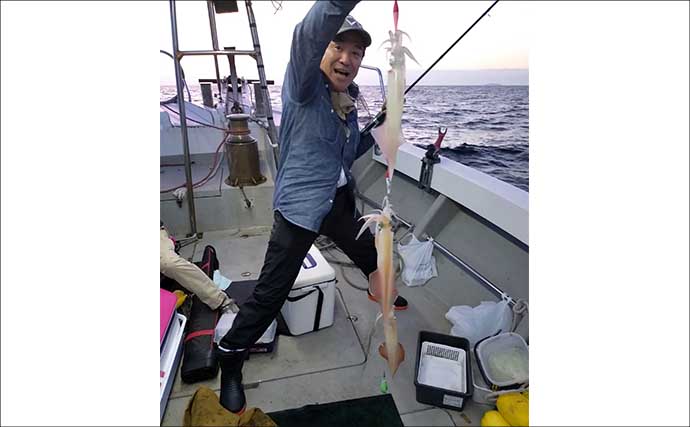 【沖釣り釣果速報】玄界灘の夜焚きイカ船で釣る人ケンサキイカ116尾！大剣サイズも登場（福岡）