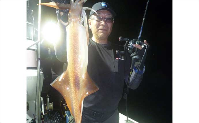 【沖釣り釣果速報】玄界灘の夜焚きイカ船で釣る人ケンサキイカ116尾！大剣サイズも登場（福岡）