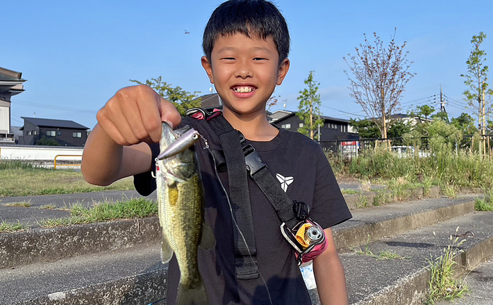 フィッシングかず 小学6年生が琵琶湖での陸っぱりバス釣りに挑戦！ソフトベイトで