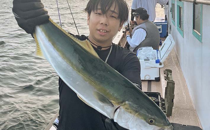 ブリ90cm浮上！」南知多沖ジギング船でイナダ入れ食い＆マダイ47cmも