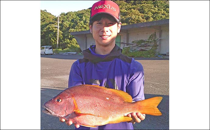 シブダイ狙いの夜釣りでアカハタ40cm頭に連続ヒット【鹿児島・野間池沖磯】本命は小型のみ