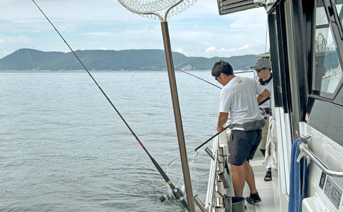 「調査便で五目達成！」小豆島沖の落とし込み釣りで55cmハマチ＆47cmマダイを手中【香川】