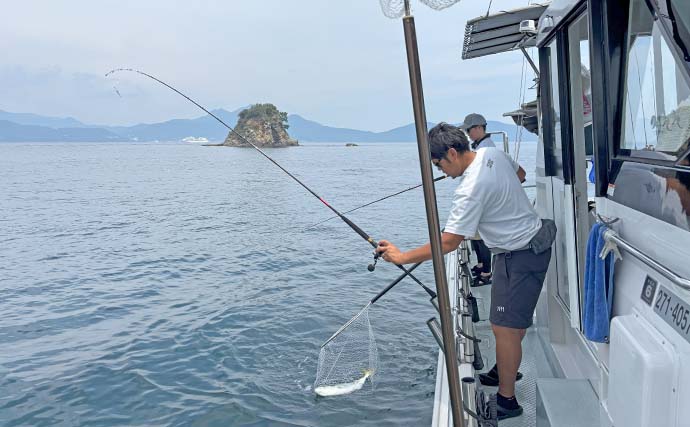 「調査便で五目達成！」小豆島沖の落とし込み釣りで55cmハマチ＆47cmマダイを手中【香川】