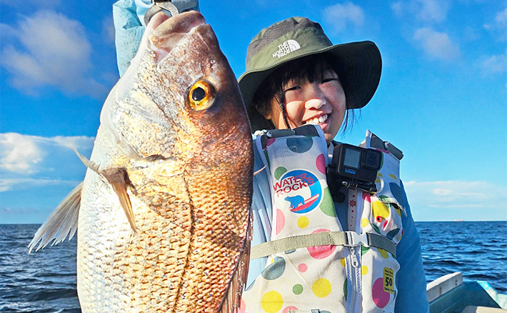 親子で挑んだ岩代沖カセ釣りで55cmマダイ手中【和歌山】イサキや