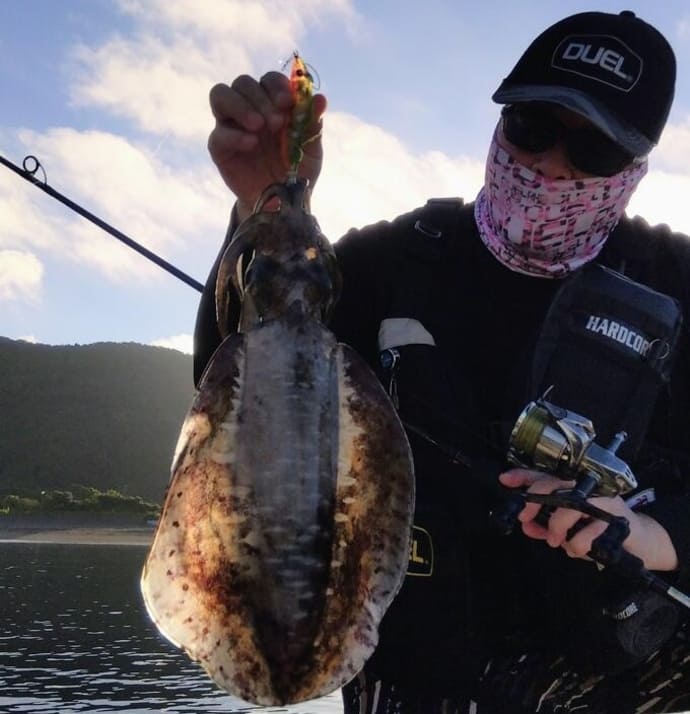 相模湾でキハダ37kg超ゲット！ようやくコマセに反応アリ？【全国の釣果速報6選】