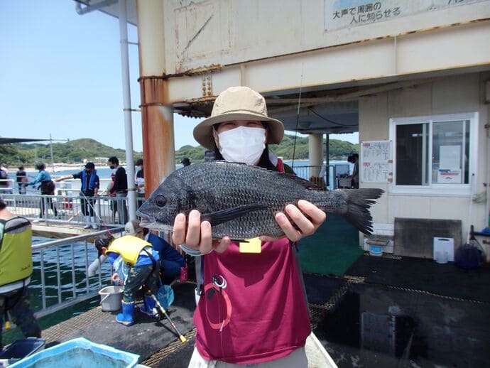 秋冬の釣行時に大活躍＜お守りパーカー＞　超コンパクト＆超軽量＆高機能？【今週の釣りニュース4選】