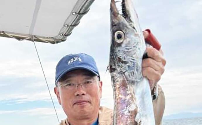 【沖釣り釣果速報】重量6.5kg！大分沖のタチウオ便で指10本超えの特大ドラゴン級出現（大分・熊本）