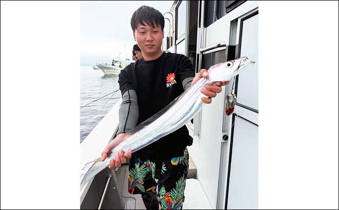 【沖釣り釣果速報】重量6.5kg！大分沖のタチウオ便で指10本超えの特大ドラゴン級出現（大分・熊本）