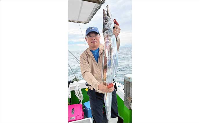 【沖釣り釣果速報】重量6.5kg！大分沖のタチウオ便で指10本超えの特大ドラゴン級出現（大分・熊本）
