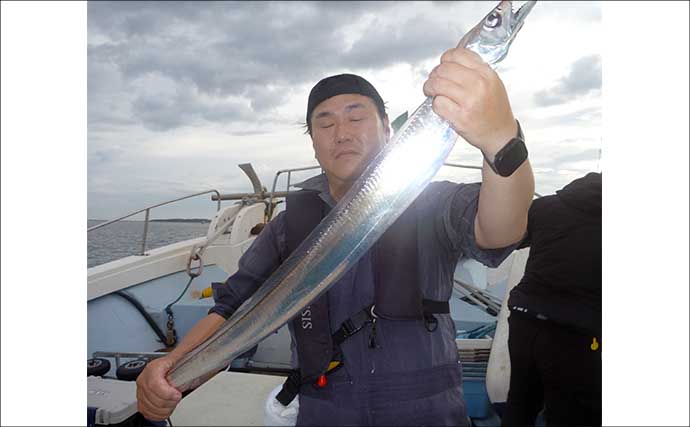 【沖釣り釣果速報】泳がせ釣りで良型マダイ浮上！タチウオ便は指5本級も混じり好調（福岡）