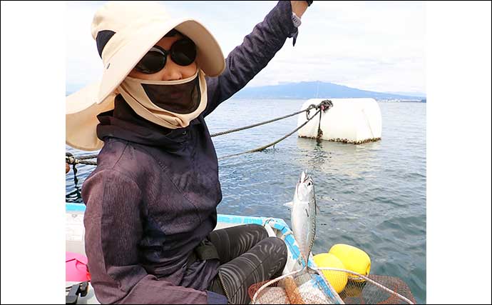 手こぎボートでのコマセ釣りでヒラソウダにゴマサバをキャッチ【沼津・丸高水産】