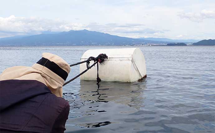 手こぎボートでのコマセ釣りでヒラソウダにゴマサバをキャッチ【沼津・丸高水産】
