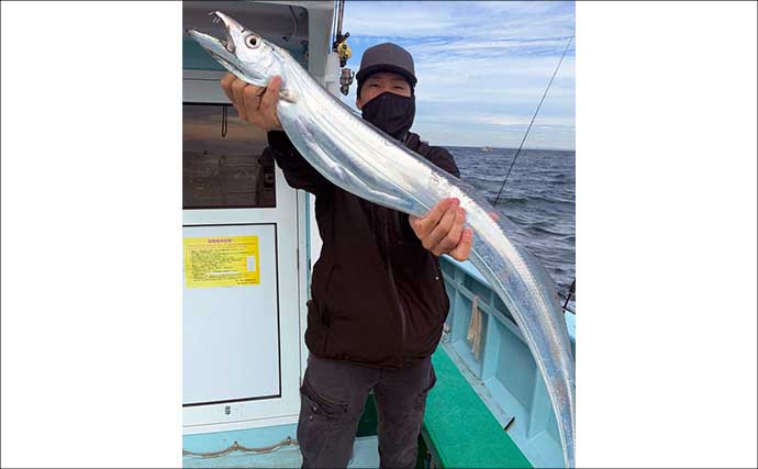 【沖のルアー釣果速報】持ち上がらないほどの重量感！ジギング船で7kg超えブリ手中に歓喜（愛知）