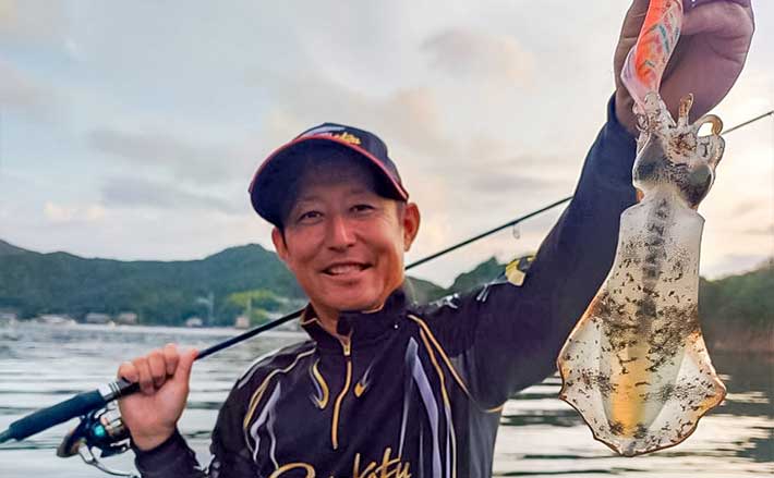 「青物猛攻を制す！」迫間浦の筏エギング懇親会でコウイカ520gを釣り上げて優勝【三重】