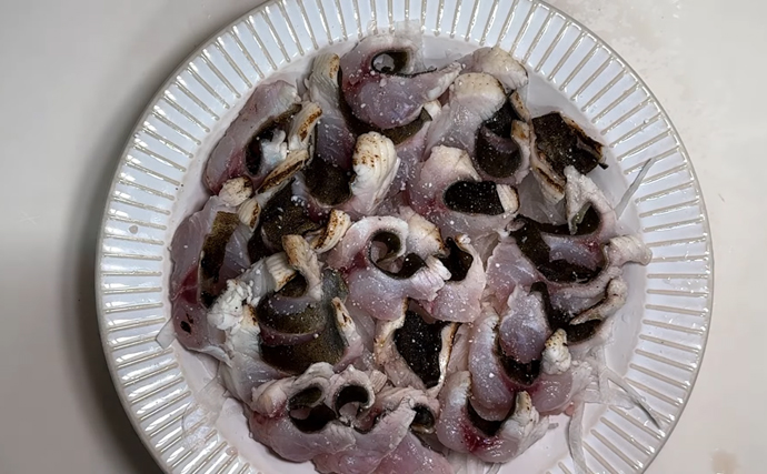 東京湾奥に毒魚「バリ（アイゴ）」が侵攻中！ 臭い皮を美味しく食べる調理法とは？