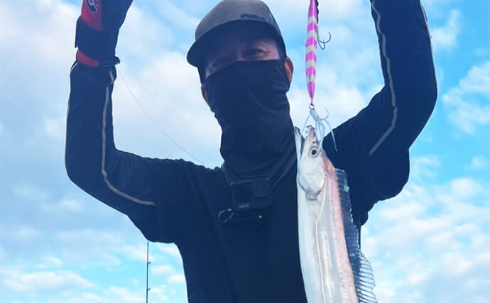 「タコベイトの効果抜群！」タチウオジギングで本命連発！【大阪・釣人家】