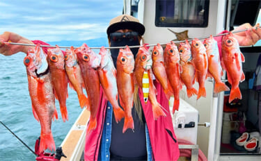 アカムツ釣りで本命続々！【富山・大将軍丸】誘いやハリスの長さ調整でアタ…