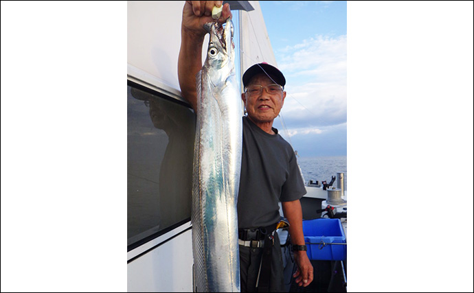 【沖釣り釣果速報】重量6.5kg！大分沖のタチウオ便で指10本超えの特大ドラゴン級出現（大分・熊本）