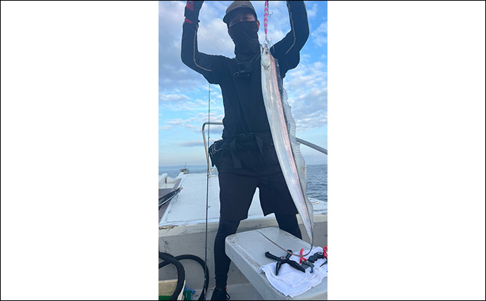 「タコベイトの効果抜群！」タチウオジギングで本命連発！【大阪・釣人家】