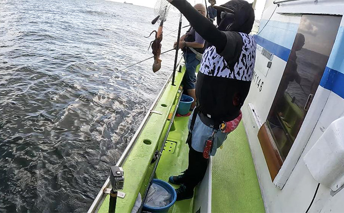 東京湾で船中マダコ100杯超え！【横内丸】金沢八景沖をエギタコ釣りで探る