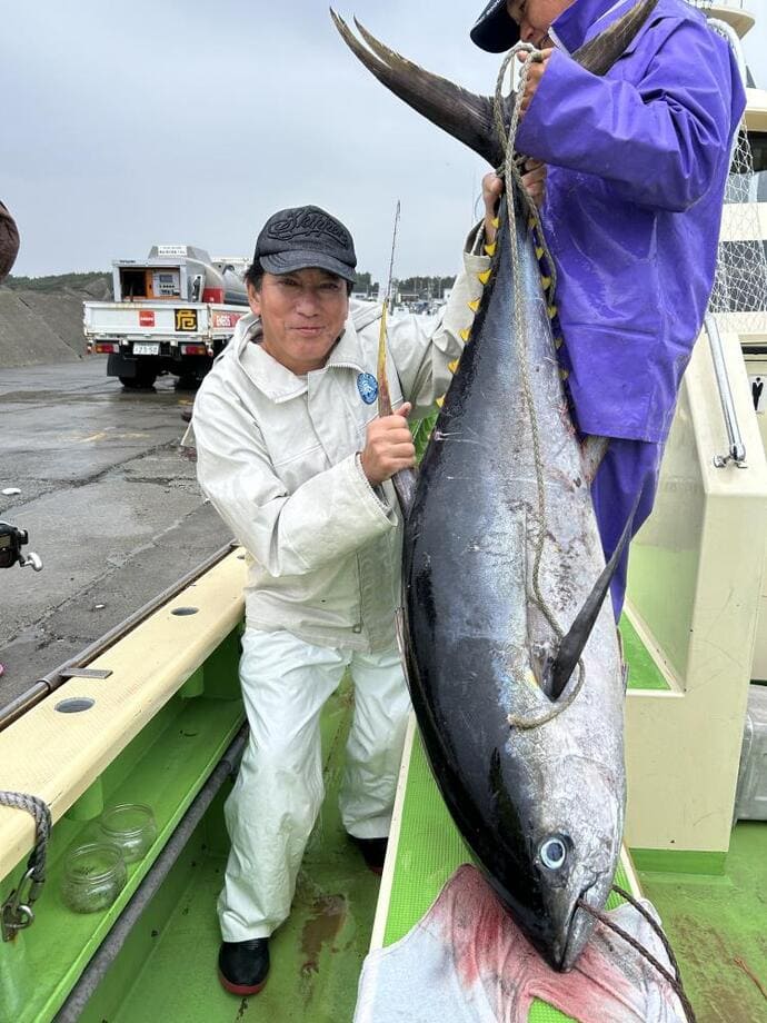 相模湾マグロ祭り開始？　今季初＜モンスター級60kg超のキハダ＞キャッチ【全国の釣果速報6選】