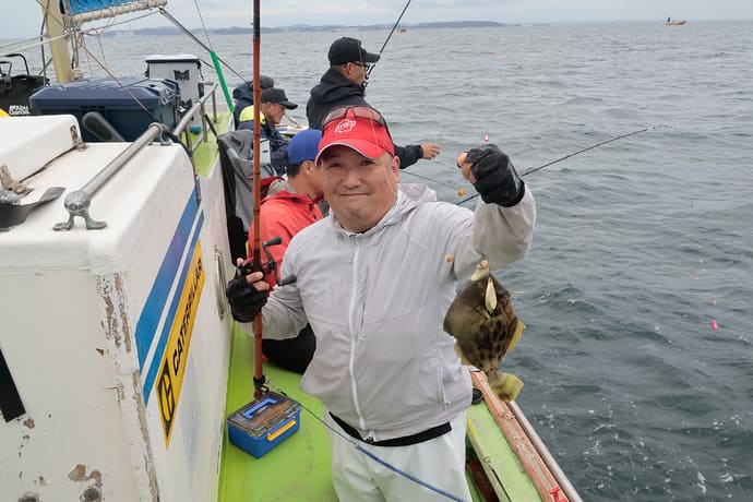 秋本番！東京湾「カワハギ釣り会」に潜入　総合計124枚＆27cm級の良型も【全国の釣果速報5選】