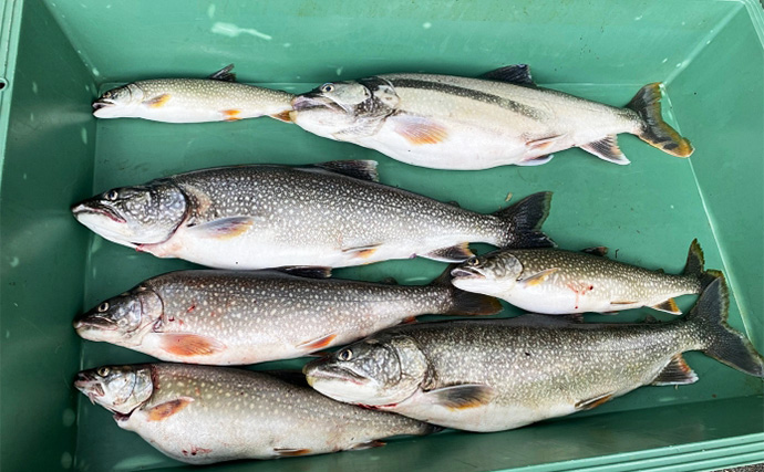 「今日だけ特別に釣りOK！」 水深120mの本栖湖にカヤックジギングで挑戦！