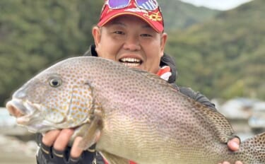 「思わぬ大物がヒット！」メジナ狙いのフカセ釣りで64.5cmのコロダイ…