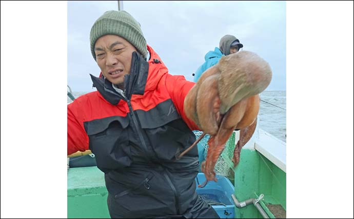 那珂湊沖のエギタコ釣りで2kg超えマダコ手中！【茨城】船中オデコなし＆ツ抜け達成者も