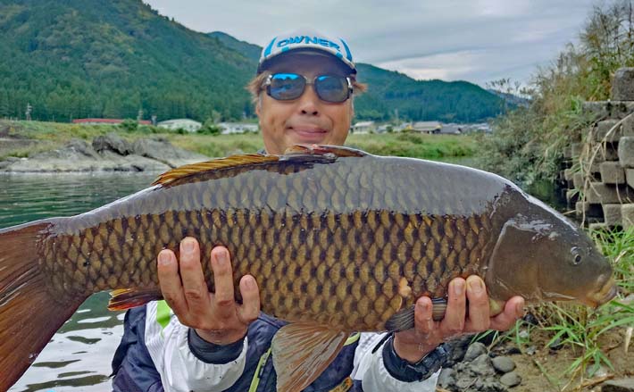 ノベザオ一本で巨ゴイとガチンコ勝負！」豪快ファイトで76cmを手中