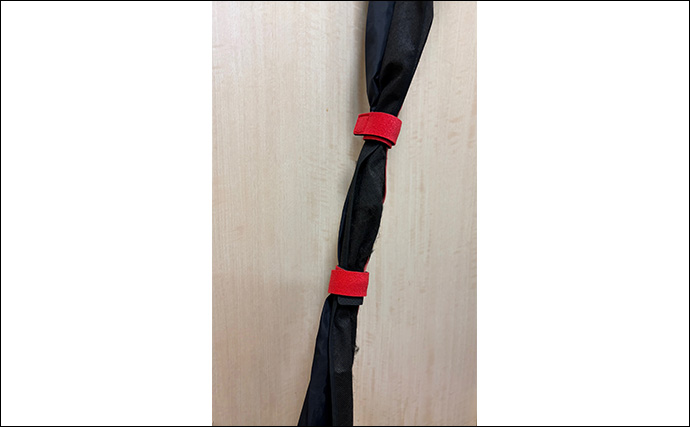 釣り人以外は知らない釣行アイテム「ロッドベルト」　派手な色は紛失防止のため？