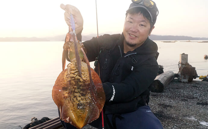 「まさにエギングパラダイス！」DUELのエギ4種を駆使して良型アオリイカ捕獲成功【天草】