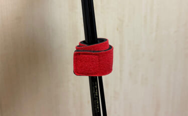 釣り人以外は知らない釣行アイテム「ロッドベルト」　派手な色は紛失防止の…