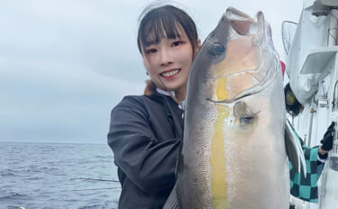 大物釣りの聖地『銭洲』で9.5kgカンパチをキャッチ！【とび島丸】ムロ…