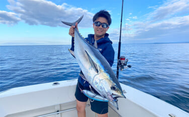 「待ち伏せ作戦でドカンとヒット！」玄界灘のキャスティングゲームで11.…