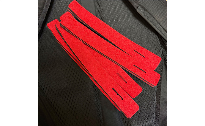 釣り人以外は知らない釣行アイテム「ロッドベルト」　派手な色は紛失防止のため？