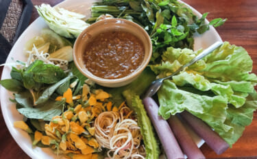 カンボジア料理に欠かせない「魚の塩辛」は匂いが強烈　加熱すると一変する…