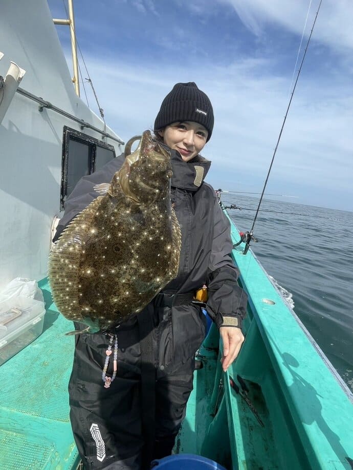 茨城県鹿島沖＜ヒラメ部分解禁＞直後の釣果は？　2kg級＆ゲスト多彩【全国の釣果速報4選】