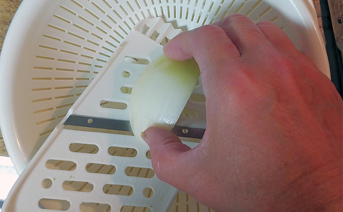 釣魚で作る「白ワインのお供」レシピ：ヤズのカルパッチョ　油分をプラスして美味しさアップ