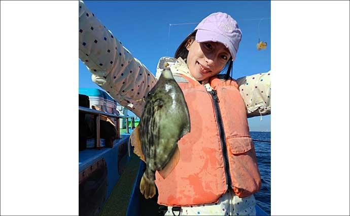 関東エリアの【船釣り特選釣果】東京湾ルアー五目便で70cm超え良型シーバス炸裂！青物・アジも好調