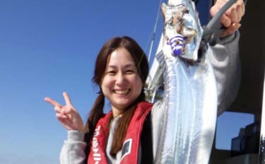 【沖釣り釣果速報】大分沖のタチウオ便で指幅6本級ドラゴンサイズ浮上！（…