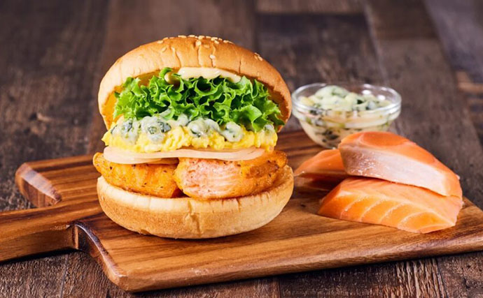 「人気バーガーチェーンの隠れメニュー？」 北海道産鮭を使用したフィッシュバーガー