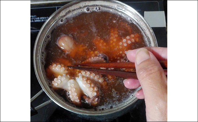 釣ったマダコで作る「疲労回復」レシピ：からしじょう油和え　半生がポイント