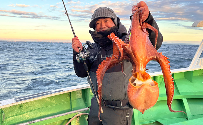 小川直也さん参加の『タコ釣り大会』に密着　4.9kg巨大マダコが登場！