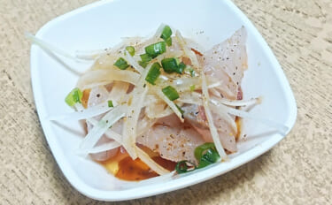 釣魚で作る「白ワインのお供」レシピ：ヤズのカルパッチョ　油分をプラスし…