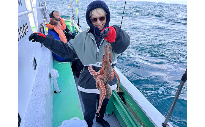 小川直也さん参加の『タコ釣り大会』に密着　4.9kg巨大マダコが登場！