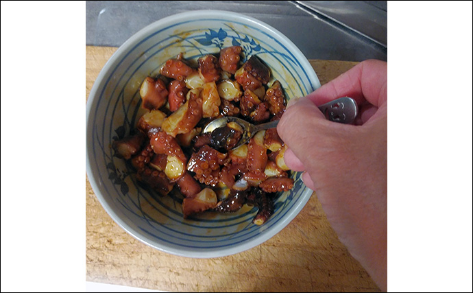 釣ったマダコで作る「疲労回復」レシピ：からしじょう油和え　半生がポイント